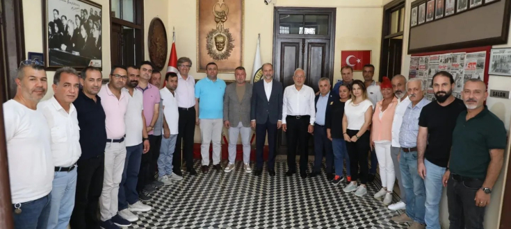 İskenderun Gazeteciler Cemiyeti Başkanı Diyap Atar ve yönetim kurulu üyelerini ziyaret ederek gündeme dair konuları konuştuk, hasbihâl ettik.
